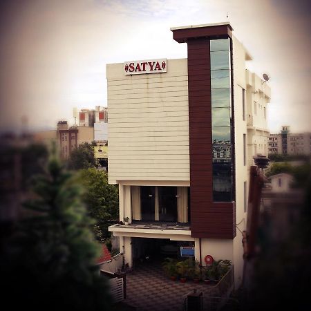 Hotel Satya Dehradun Zewnętrze zdjęcie