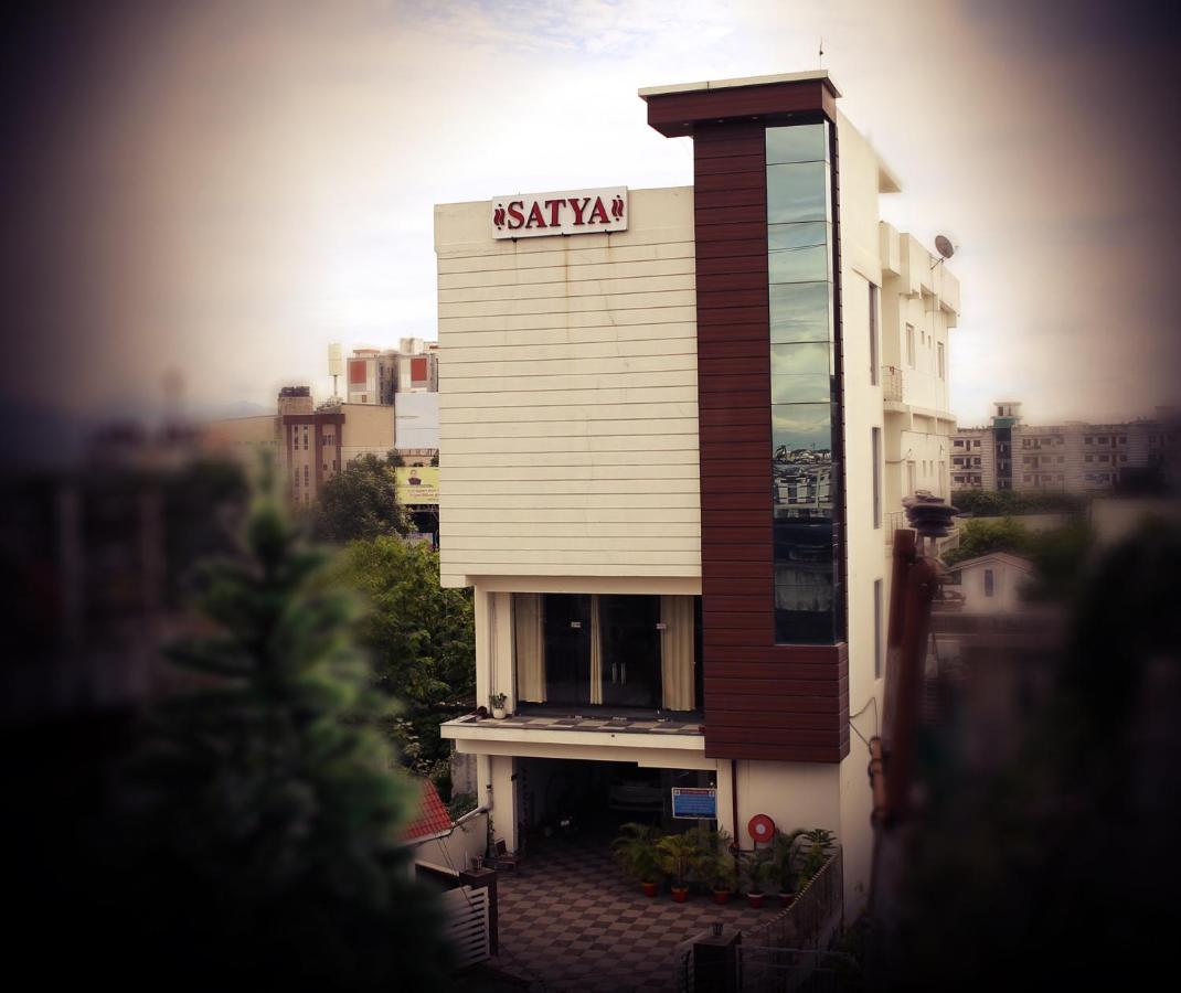 Hotel Satya Dehradun Zewnętrze zdjęcie