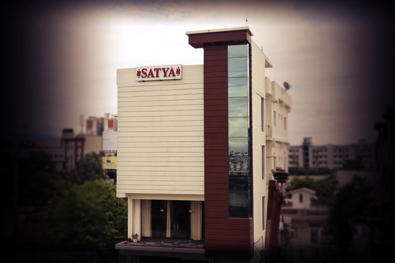 Hotel Satya Dehradun Zewnętrze zdjęcie